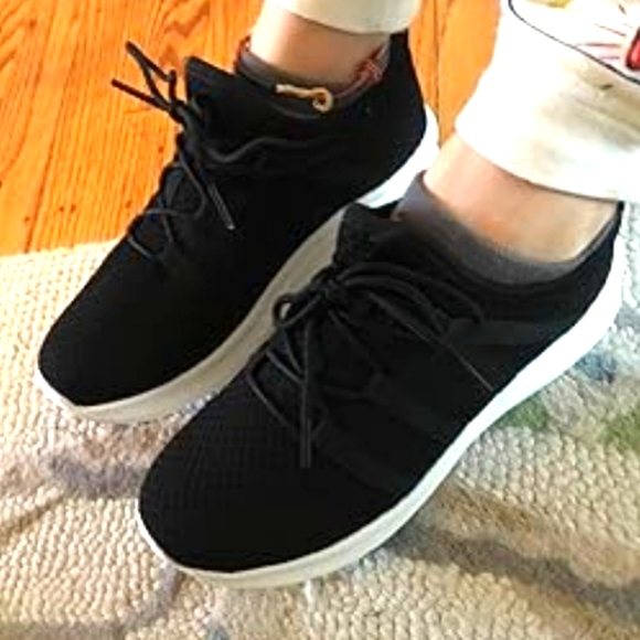 NEW sneakers size 6 black with elastic across front - Picture 1 of 8